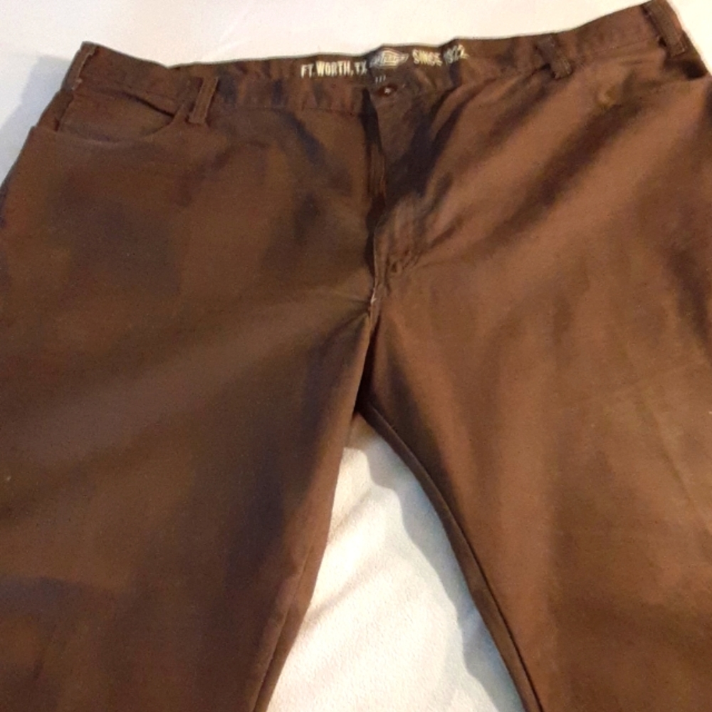 Dickies relaxed carpenter pants. W42L30 Timber Brown color